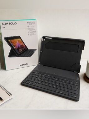 Logitech Slim Folio Keyboard Case for iPad 5th Gen 2017 Black #920-008617